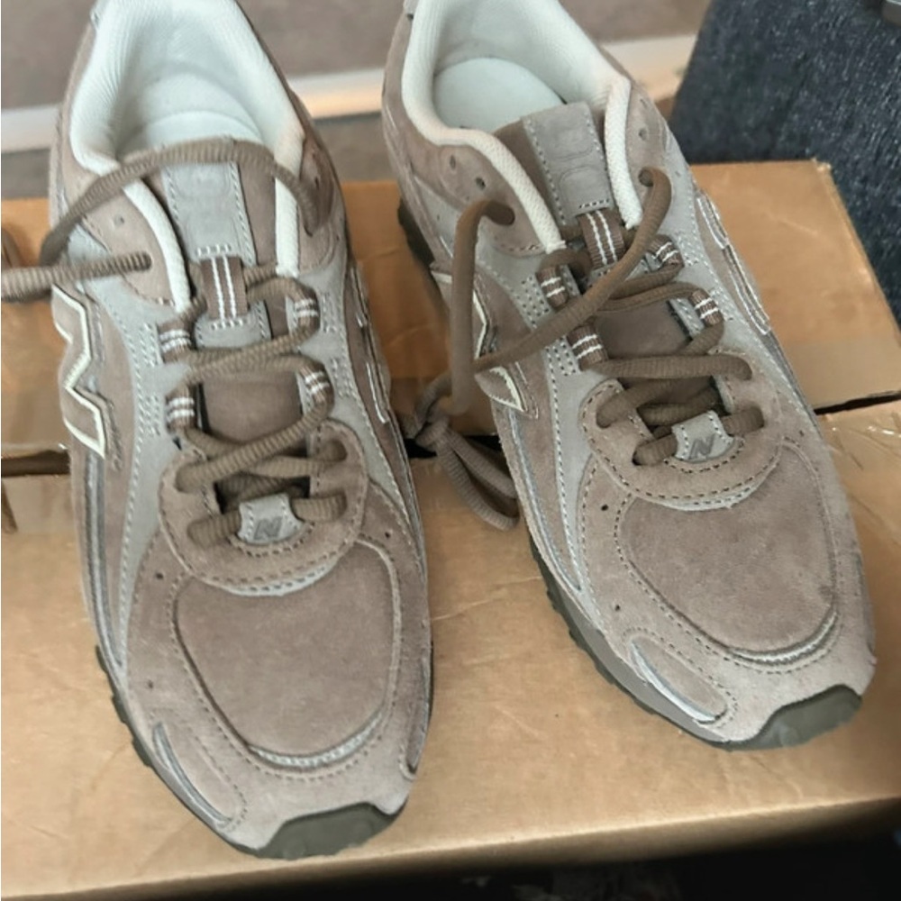 New Balance 204L